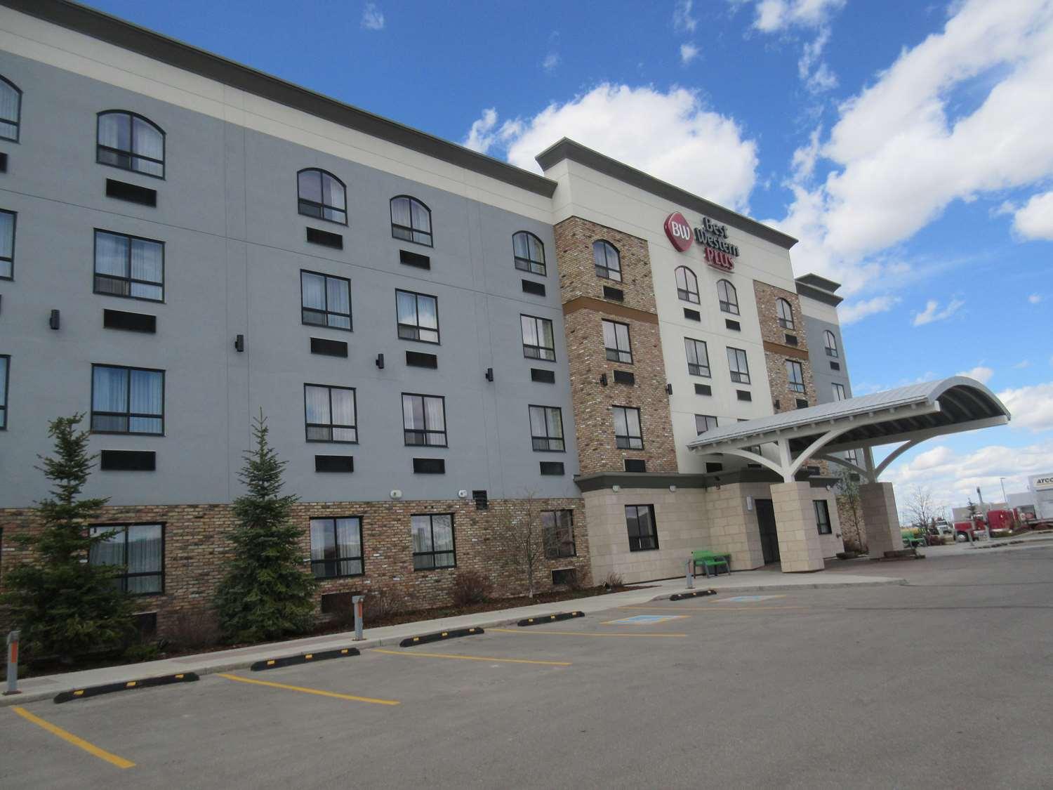 Best Western Plus Airdrie Gateway Exterior photo